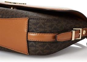 img 2 attached to 👜 Стильная и вместительная: Женская кожаная сумочка через плечо Michael Kors Bedford Legacy Logo ванильного/желудяющего цвета