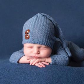 img 4 attached to 👶 Прекрасный новорожденный комбинезон для фотосъемки младенцев, пижамы с длинным шапочкой-хвостиком - идеальные пропы для фотосъемки младенцев мальчиков, включая милую вязаную шапочку и штаны (синий)