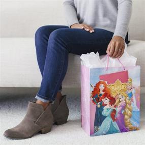 img 3 attached to 🛍️ Сумка Hallmark с принцессами Диснея, размером 13 дюймов, с открыткой на день рождения и бумагой для упаковки