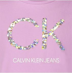 img 2 attached to Платье-футболка Calvin Klein для девочек: короткий рукав, застежка через голову, круглый вырез, логотип наряды