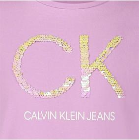 img 1 attached to Платье-футболка Calvin Klein для девочек: короткий рукав, застежка через голову, круглый вырез, логотип наряды