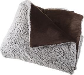 img 3 attached to Набор одеяла Lavish Home Faux Fur - размер King, искусственный мех норки с набором наволочек в серо-шоколадно-черном цвете.