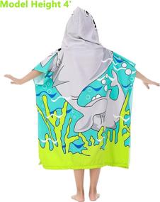 img 3 attached to 🦈 Athaelay Мягкие микрофибровые покрывала для купания для детей от 3 до 10 лет - пончо-полотенца с капюшоном для ванны и пляжа (Большая акула, подходит для возраста от 3 до 10 лет)