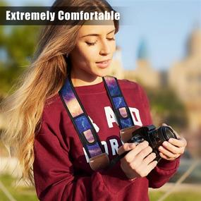 img 3 attached to 📷 Премиум ремень для камеры Fintie с карманами для фотоаппаратов Canon, Nikon и Galaxy.