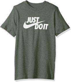 img 1 attached to Стильная детская одежда для активных мальчиков Nike Sportswear с короткими рукавами и графическим принтом.