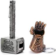 нидавеллир 2-pack mjolnir & gauntlet набор открывалок бутылок: магнитный молот тора и ключница для перчатки бесконечности, открывалка для пива и напитков на холодильник логотип