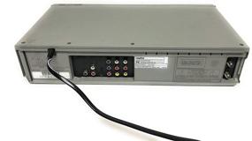 img 3 attached to 📀 Sanyo DVW-7200 DVD/VCR Комбо: высококачественное электронное решение для домашнего развлечения.