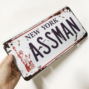 img 1 attached to 🚗 Регистрационный знак Assman Vanity Plate в стиле Prop Seinfeld-а с выпуклым рисунком от Космо Крамер | Лист 6x12 дюймов, с искусственной потертостью.