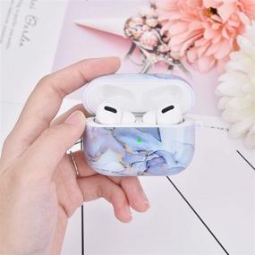 img 3 attached to 📻 Корпус Marble Airpod Pro 3 в 1 - защитный чехол KOREDA с карабином / ремешком для зарядного кейса Airpods Pro, милые аксессуары для девушек, женщин и мужчин (Голубой мрамор), портативные и ударопрочные