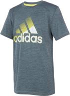 👕 оставайтесь прохладными и стильными с футболкой adidas boys' boss logo, отводящей влагу. логотип