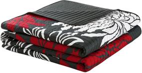 img 1 attached to 🌺 Набор одеяла Comfort Spaces Enya - шикарная красно-черная цветочная печать, легкий всесезонный покрывало, кровать размера "Кинг" с соответствующими наволочками и декоративными подушками.