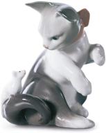 lladró porcelain cat and mouse figurine - cat figure logo