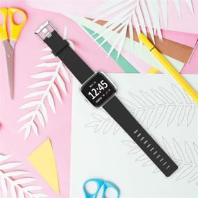 img 2 attached to Классические силиконовые спортивные ремешки для Fitbit Versa 2/Versa/Versa Lite - черные, большого размера, запасные ремешки для женщин и мужчин.