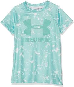 img 4 attached to 👕 Девичья футболка Under Armour с большим логотипом и оригинальными короткими рукавами: стильная спортивная одежда для активных детей