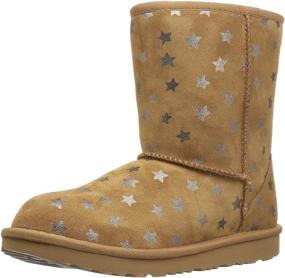 img 4 attached to Унисекс-детские ботинки UGG Classic Short II с звездами