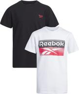 футболка с графическим рисунком reebok sleeve athletic - активная детская одежда для улучшенной производительности. логотип