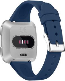 img 3 attached to 🔵 Мягкие силиконовые ремешки для Fitbit Versa / Versa 2 / Versa Lite / Versa SE, Funeng тонкая замена наручного ремешка для умных часов Versa, узкий смарт-браслет для женщин и мужчин (маленький, темно-синий)