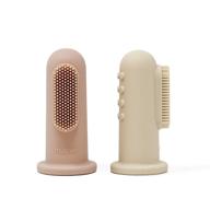 набор пальцевых зубных щеток для младенцев от mushie (бледно-розовый/переменчивый песок) - упаковка из 2 штук. логотип