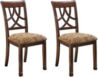 🪑 набор обиваных обеденных стульев leahlyn, 2 шт. - средний коричневый - прошитая спинка в форме разбитого дерева, дизайн ashley furniture signature design. логотип