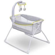 👶 delta children deluxe activity sleeper bedside bassinet - складная портативная колыбель для новорожденных, дисней винни-пух: удобное и веселое решение для сна. логотип