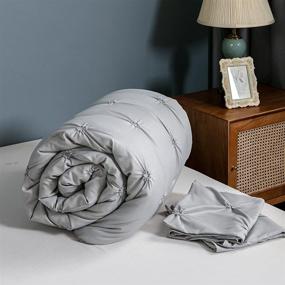 img 2 attached to 🛏️ Набор одеяло Queen Lekesky 200 г: одеяло с запахом для кровати Queen (90x90 дюймов), серое - 3-х частный комплект одеял с наполнителем, заменяющим пух, включает 1 одеяло с запахом и 2 наволочки.