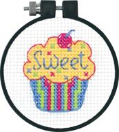 набор для начинающих по вышиванию крестиком "🎂 dimensions learn-a-craft mini counted cross stitch" с дизайном кексов, 3'' логотип