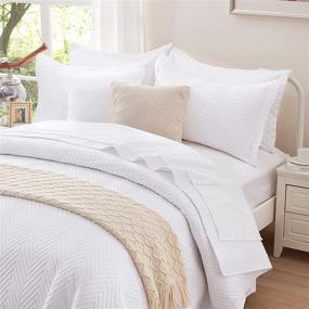 img 2 attached to 🛏️ NexHome Белый комплект кроватного покрывала King Size: Мягкое реверсивное одеяло для всех времен года - глубокий покрывало в зигзагообразным узором, 3шт (включает 1 одеяло и 2 наволочки)