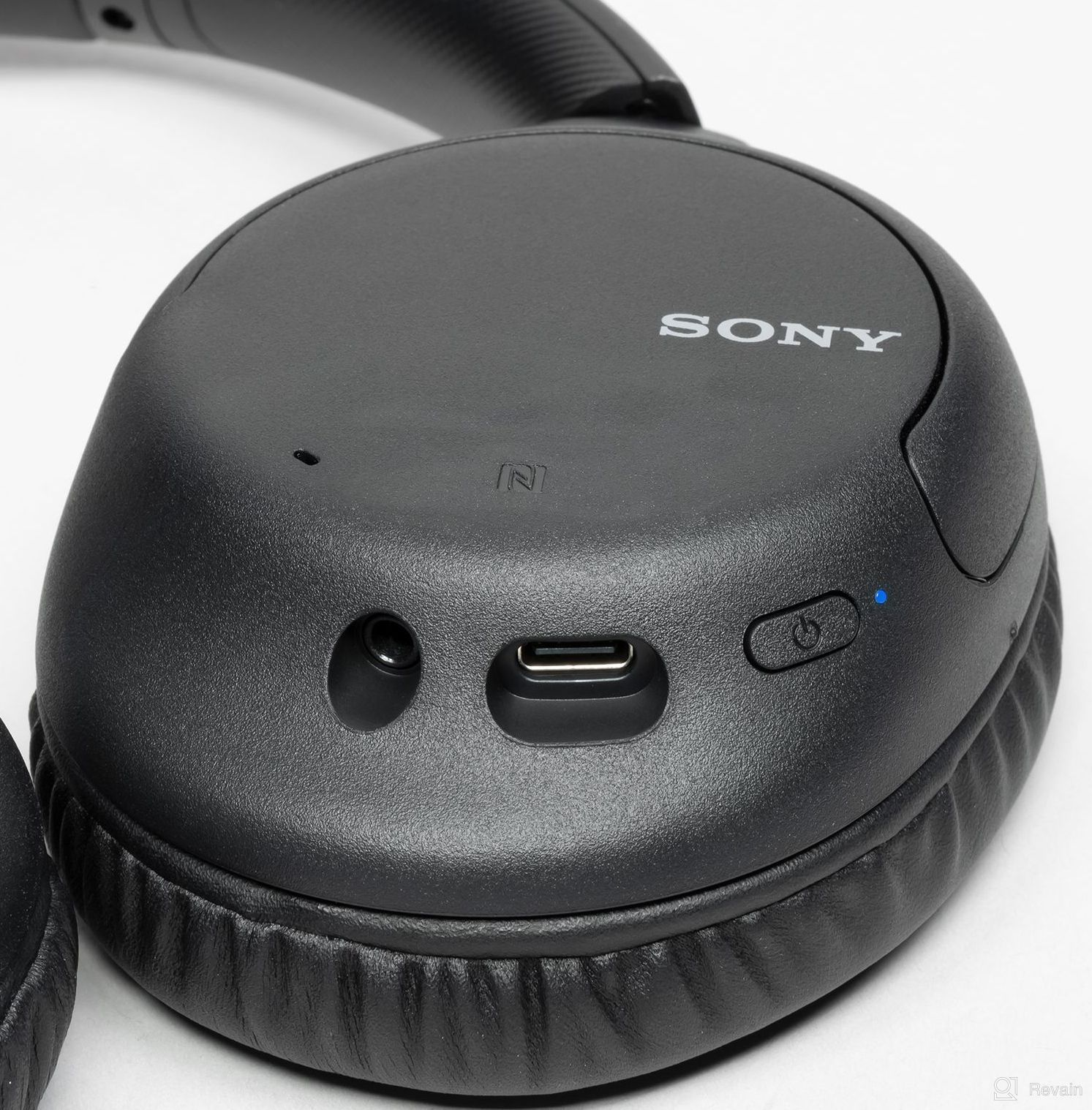 img 5 attached to 🎧 Renewed Sony WH-CH700N Wireless Noise Canceling Over-the-Ear Headphones - Black: Enhanced Listening Experience review by Manur Bartov