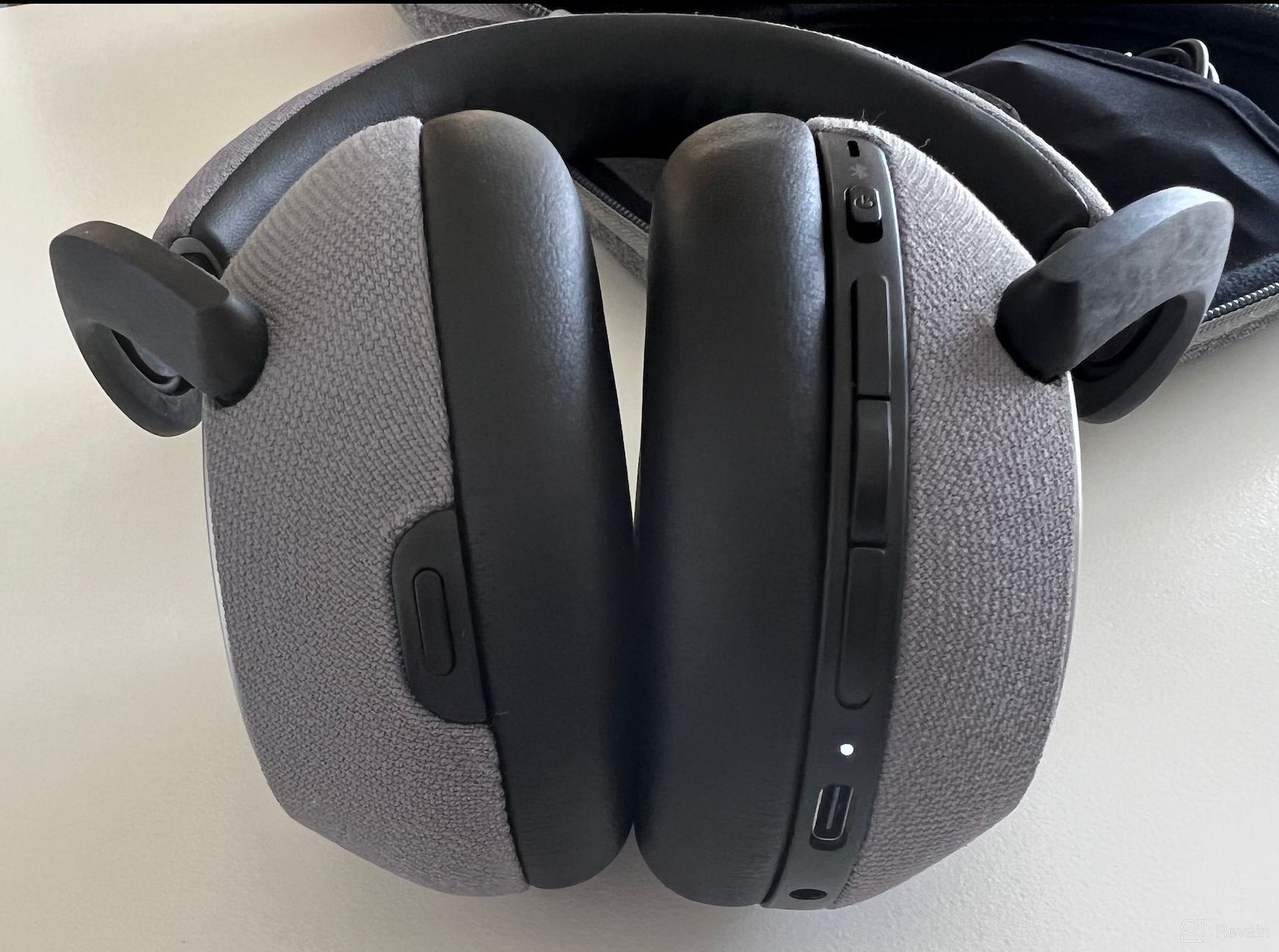 img 4 attached to Bowers & Wilkins PX7 Wireless Headphones review by Manur Bartov