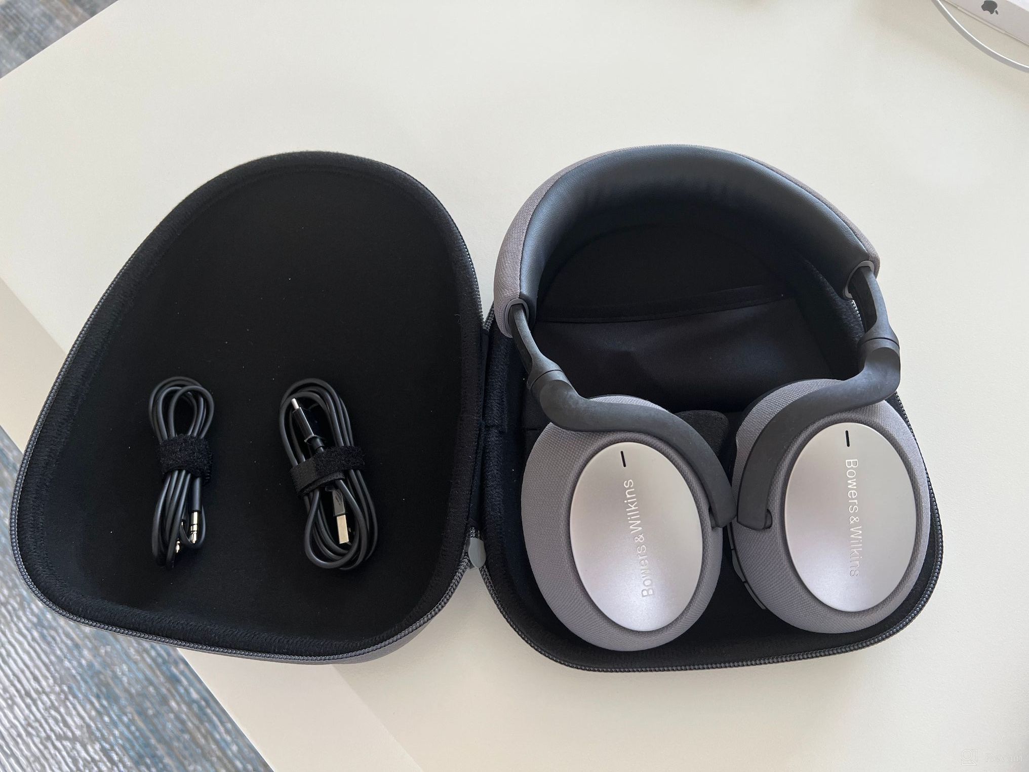 img 2 attached to Bowers & Wilkins PX7 Wireless Headphones review by Manur Bartov