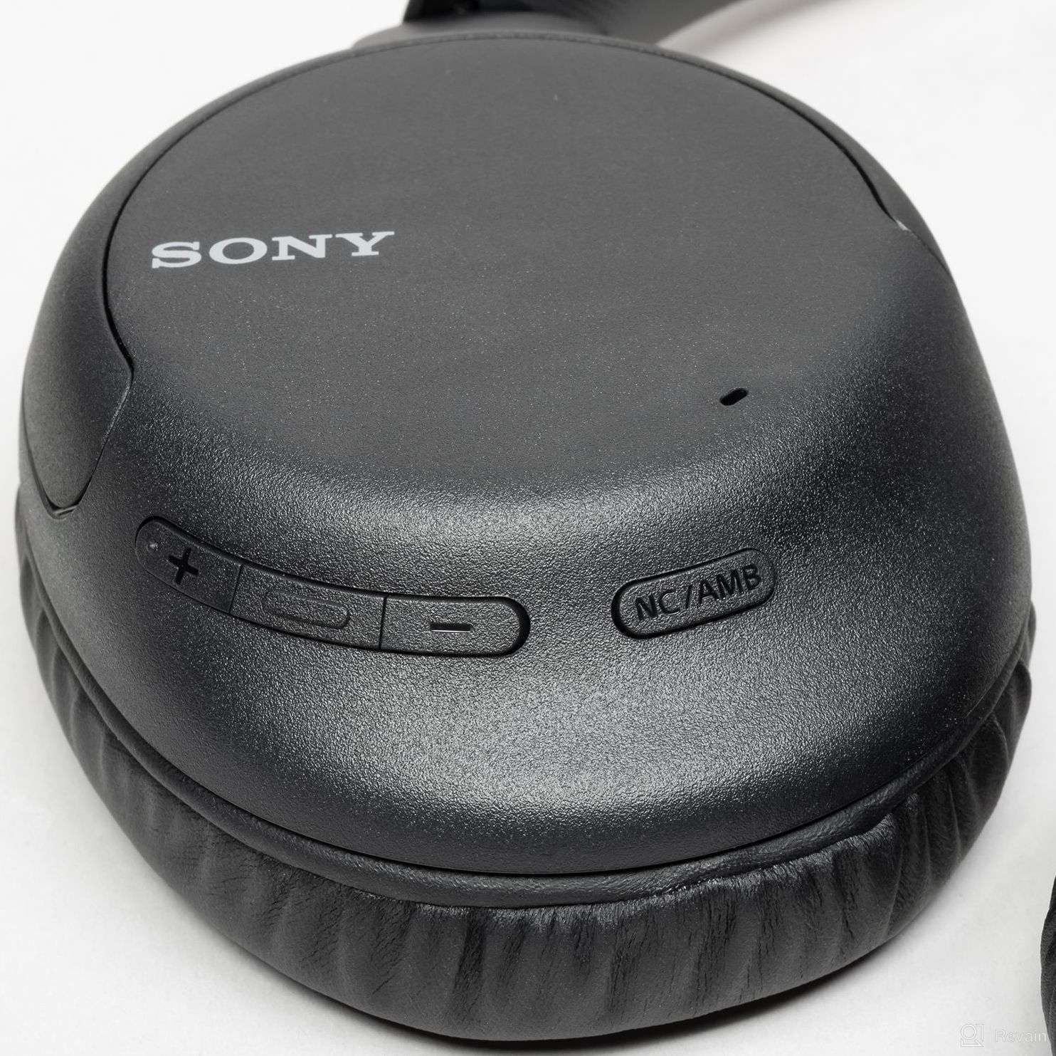 img 4 attached to 🎧 Renewed Sony WH-CH700N Wireless Noise Canceling Over-the-Ear Headphones - Black: Enhanced Listening Experience review by Manur Bartov