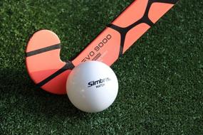 img 3 attached to Официальный мяч для хоккея на траве Simbra® — идеально подходит для использования на соревнованиях, супермягкое обращение с клюшкой и бросок Smart Speed ​​White Ball