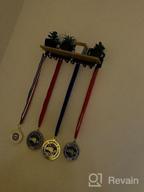 картинка 1 прикреплена к отзыву IBobbish Премиальная полка для трофеев и медалей, металлическая полка для трофеев с модернизированными крючками, витрина для трофеев, прочная полка для трофеев с крючками для медалей из черного металла Настенное крепление Медали упакованы в подарок от Saumeen Shamoon