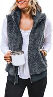 тепло и уютно: женская флисовая жилетка из шерпы lookbookstore с удобными карманами логотип
